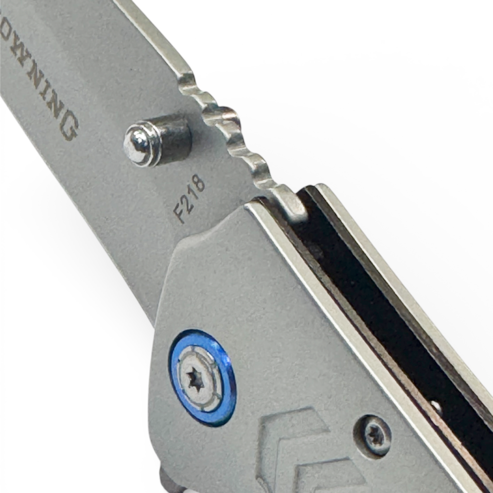 Cuchilla F218 Semi automatica con quiebra cristales